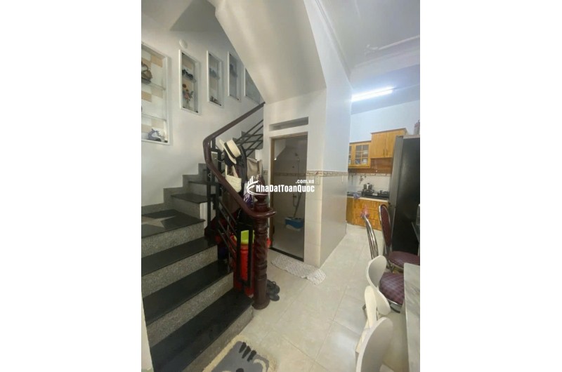 Bán nhà Phạm Văn Hai P3 Tân Bình, DT 36m2 nở hậu, 4 tầng 3PN chỉ 5.75 tỷ TL. Lh:0933250241, 0839815460.