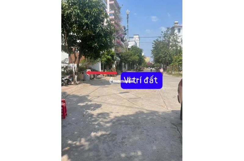 Chủ cần tiền bán gấp Lô Đất ở đô thị Tp Bến Cát DT 338m2
 giá 3,7tr/ m2