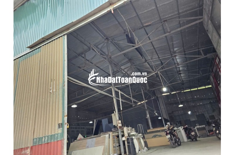 Bán nhà xưởng 908 m2 mặt đường vành đai 4 tiện kinh doanh, vỉa hè 10m