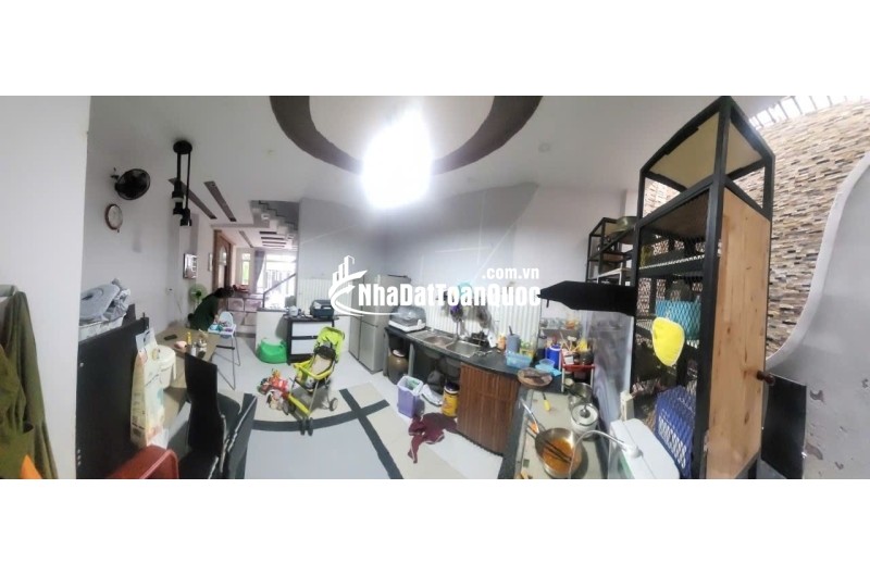Bán nhà 100m² 3 tầng, 5PN, 4WC, Linh Tây, Thủ Đức - 8.2 tỷ