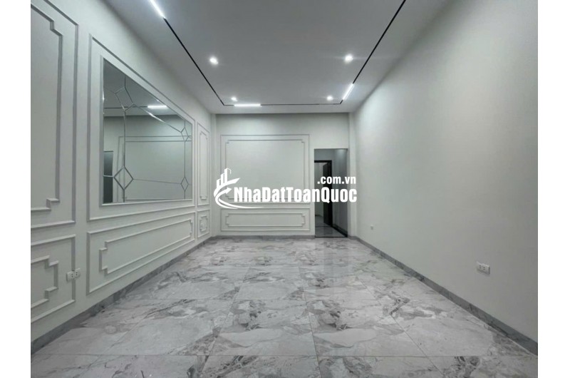 Nhà Phân Lô Trần Quốc Hoàn – 45m², 5 Tầng, MT 4m – Thang Máy, Ô tô Tránh – Kinh Doanh Đỉnh – 17 tỷ!