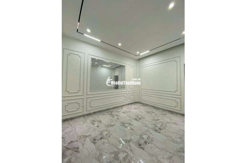 Nhà Phân Lô Trần Quốc Hoàn – 45m², 5 Tầng, MT 4m – Thang Máy, Ô tô Tránh – Kinh Doanh Đỉnh – 17 tỷ!