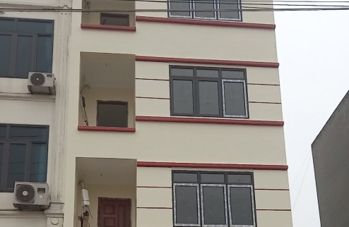 Cho thuê nhà riêng phân lô 50m² ô tô đỗ cửa tại Hoàng Quốc Việt, Cầu Giấy, phù hợp làm VP công ty, giá thuê 32tr/tháng