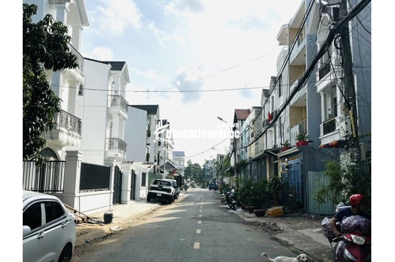 Bán nhà mặt phố Bình Chiểu, Thủ Đức, 105m², 6.7 tỷ, 3 tầng, 4PN, 5WC