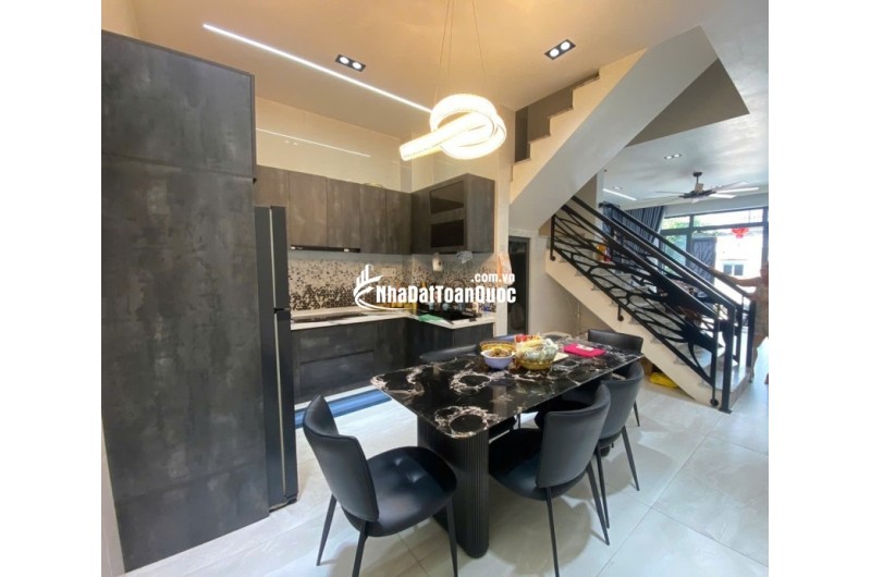 Bán nhà 80m², 5PN, 5WC, 4 tầng, Q.9, 7.4 tỷ, sổ hồng