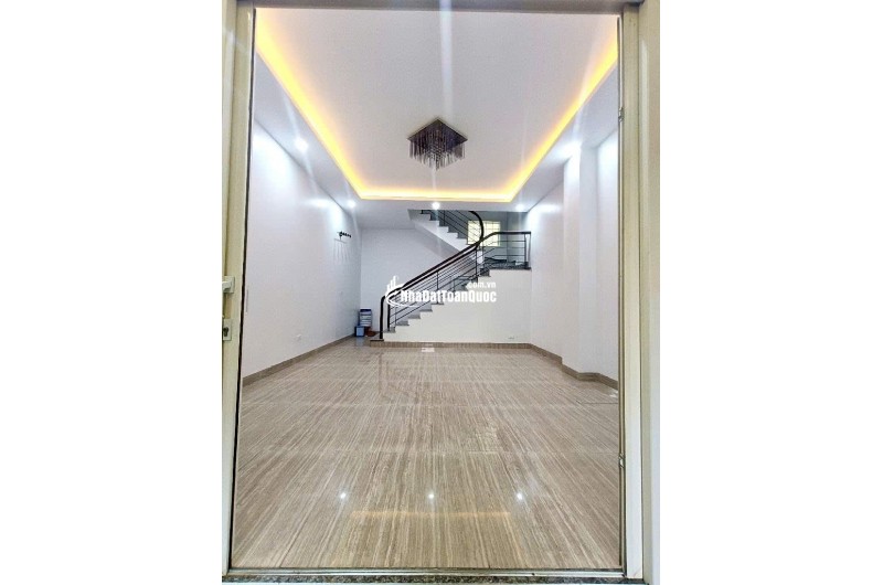 SIÊU PHẨM LẠC LONG QUÂN MỚI CỰC ĐẸP, 2 THOÁNG, DÂN XÂY Ô TÔ GẦN, BÃI XE NGAY NHÀ CHỈ 9.2 TỶ