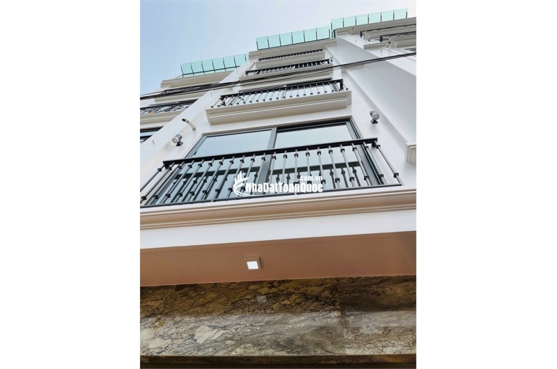 Bán Nhà 7 Tầng Thang Máy – Ngõ 68 Cầu Giấy – 42m² – MT 4m – Trung Tâm – Chỉ 12.2 Tỷ!