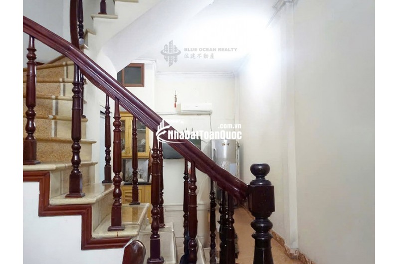 Cần tiền bán nhà 44m² x 4 tầng chắc chắn, mặt tiền 3.7m Lạc Long Quân, phường Nghĩa Đô, Cầu Giấy, chỉ 13 tỷ