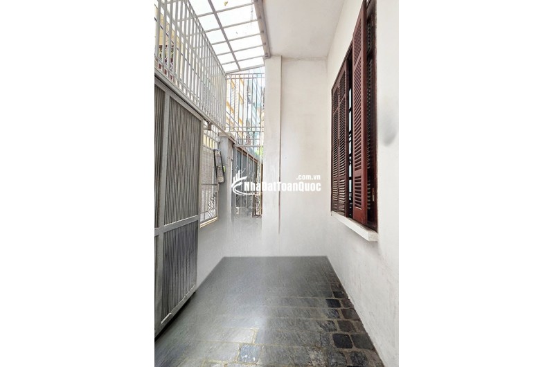 Bán cặp liền kề 106 ngõ Hoàng Quốc Việt, Cầu Giấy, 140m2, 4 tầng, mặt tiền 11m, chỉ 56 tỷ