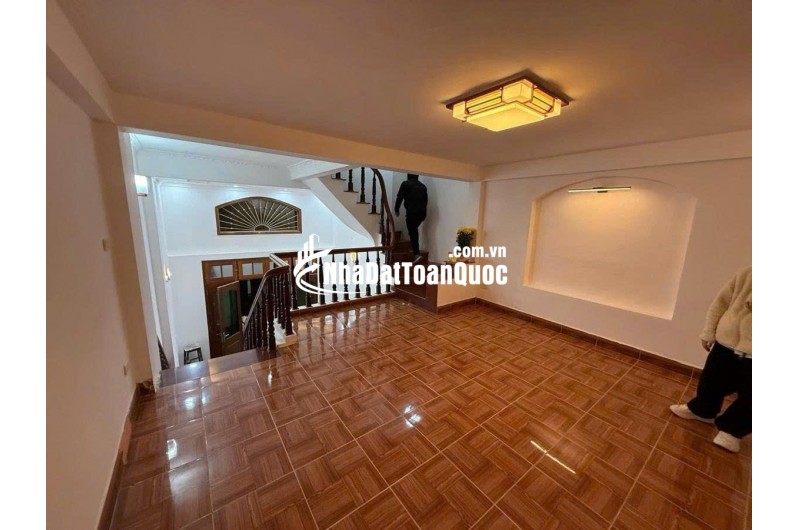 Bán Nhà Phố Vương Thừa Vũ 48m x 5 Tầng - Phân Lô - Cách Phố 10m - Giá 15,2 Tỷ