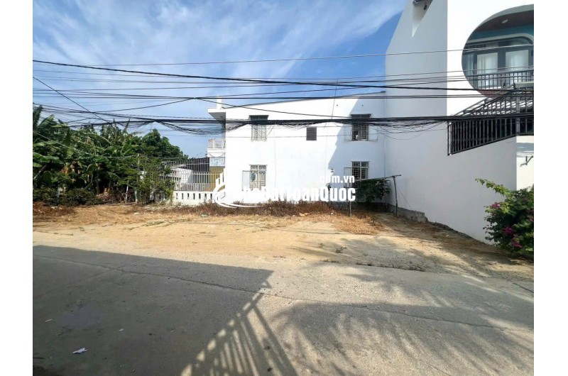 Bán lô góc tại xã Vĩnh Thạnh, Nha Trang . Giá : 2 tỷ 190 triệu