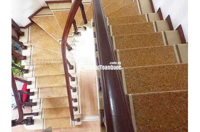 Cần tiền bán nhà 44m² x 4 tầng chắc chắn, mặt tiền 3.7m Lạc Long Quân, phường Nghĩa Đô, Cầu Giấy, chỉ 13 tỷ