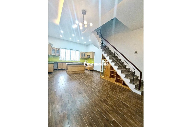 SIÊU PHẨM LẠC LONG QUÂN MỚI CỰC ĐẸP, 2 THOÁNG, DÂN XÂY Ô TÔ GẦN, BÃI XE NGAY NHÀ CHỈ 9.2 TỶ