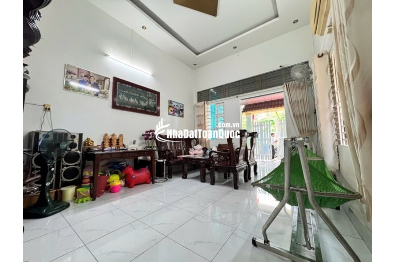 Bán nhà 130m², 2 tầng, 3PN, 2WC, Tân Phú, Thủ Đức - 4.4 tỷ