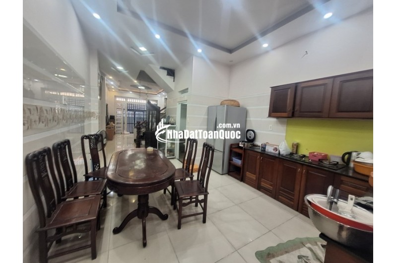 Bán nhà 4 tầng, 60m², 4PN, 3WC, Q.9, 6.4 tỷ, sổ hồng