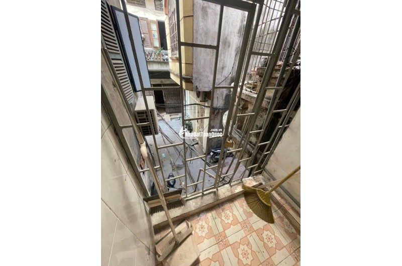 Bán Nhà Tâp Thể Ngõ 181 Nguyễn Trãi - 60m - 3 Ngủ - Giá 2,5 Tỷ