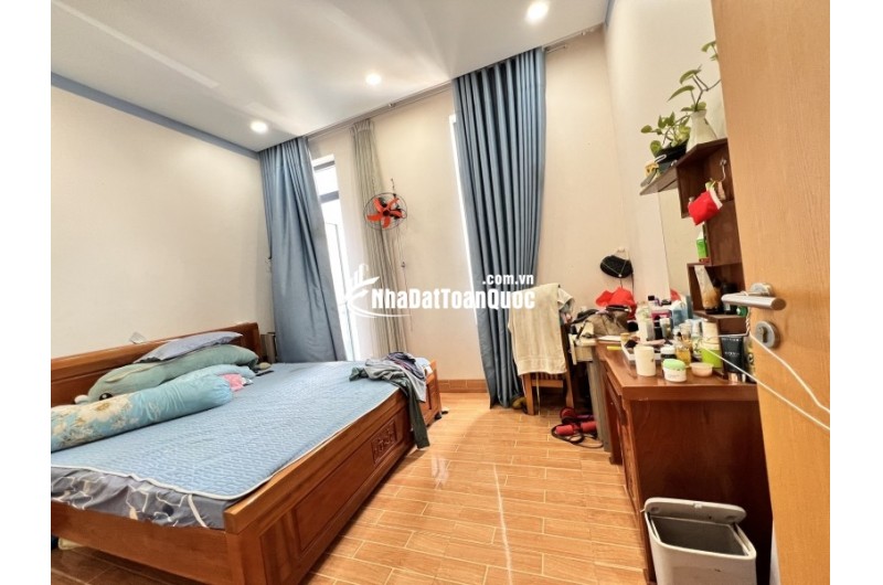 Bán nhà 60m², 4PN, 3WC, Linh Xuân, Thủ Đức, 5.2 tỷ, sổ hồng