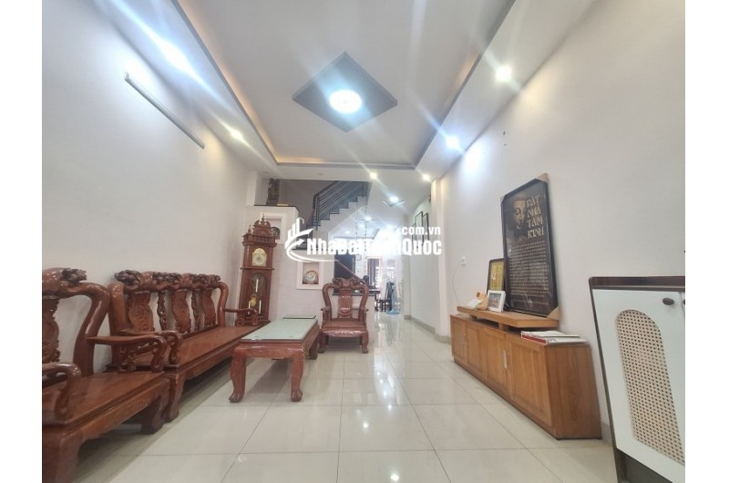 Bán nhà 4 tầng, 60m², 4PN, 3WC, Q.9, 6.4 tỷ, sổ hồng