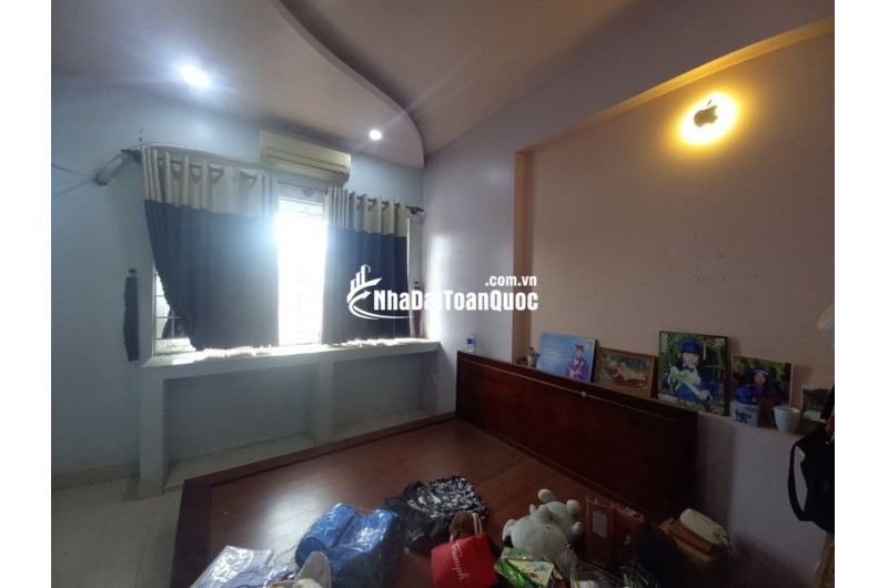 Bán nhà mặt phố Q.9, 140m², 3 tầng, 4PN, 9.35  tỷ, sổ hồng