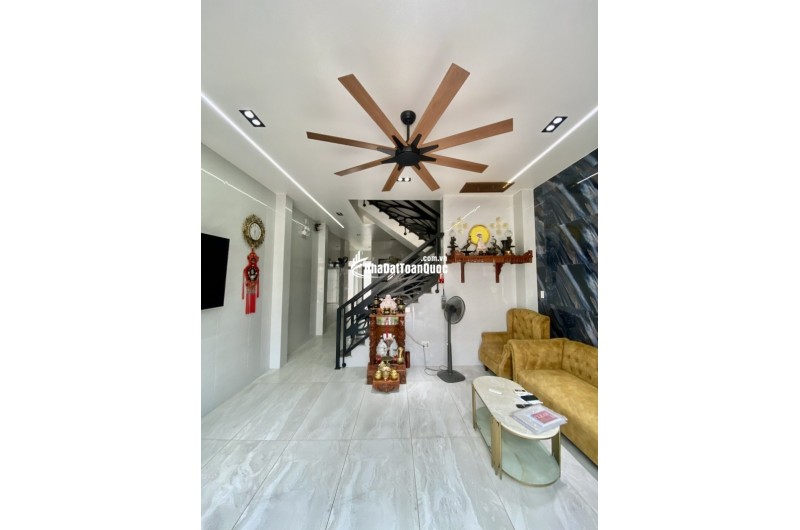 Bán nhà 80m², 5PN, 5WC, 4 tầng, Q.9, 7.4 tỷ, sổ hồng