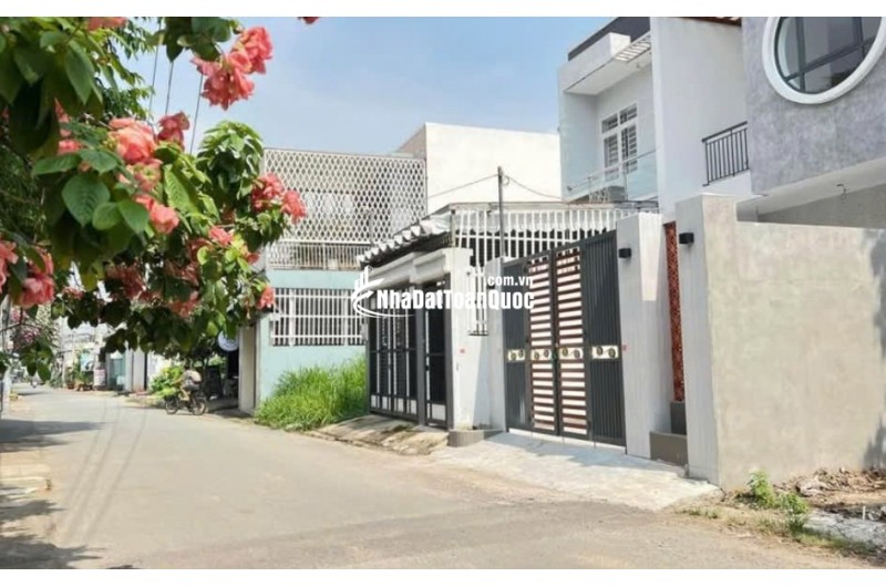 BÁN NHÀ PHỐ MT PHẠM VĂN HAI, BÌNH CHÁNH – SHR GIÁ CHỈ 2 TỶ 8