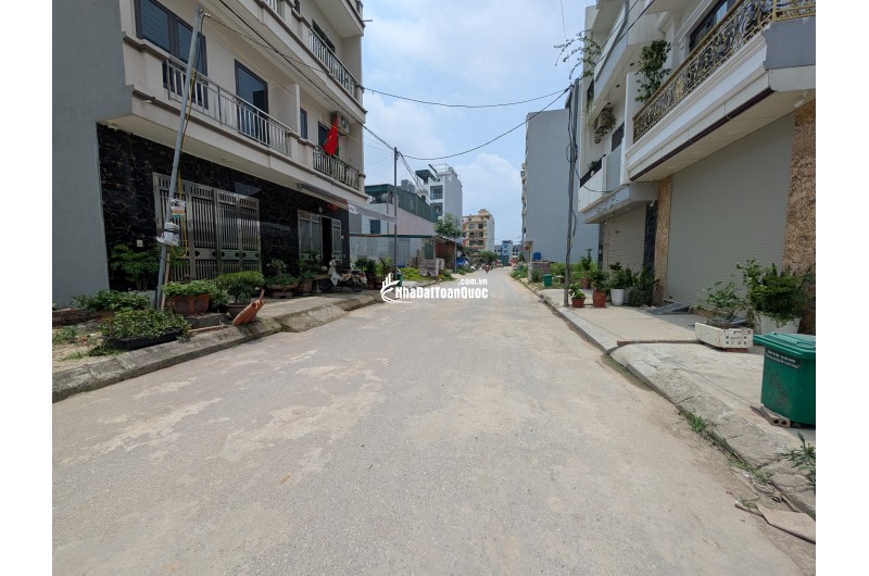 ĐỈNH NÓC KỊCH TRẦN ĐẤT KIM CHUNG - 62M MẶT TIỀN VỈA HÈ, KINH DOANH 