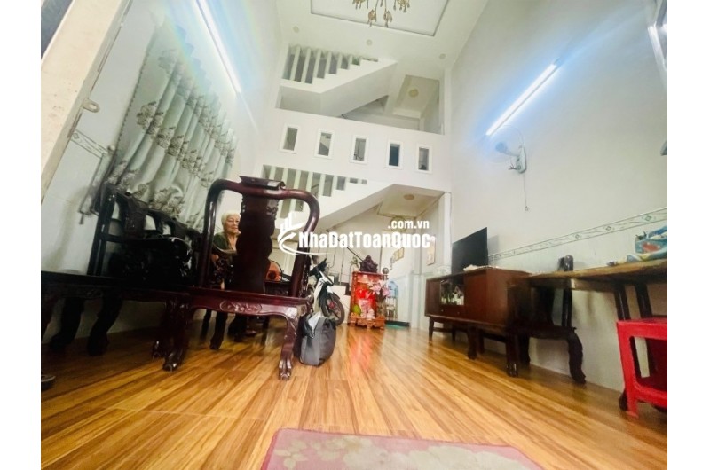 Bán nhà 4 tầng, 142m², 4PN, 3WC, Linh Xuân, Thủ Đức - 4.95 tỷ