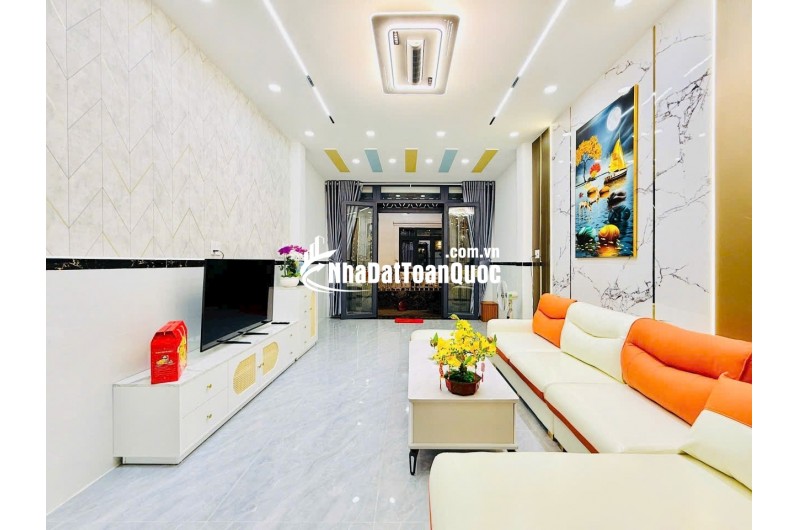 HẺM XE HƠI QUANG TRUNG — 