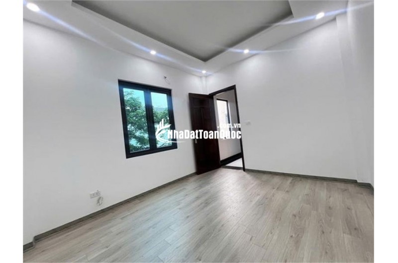 VÌ NHU CẦU KINH TẾ NÊN EM MUỐN BÁN GẤP NHÀ Ở PHỐ LĨNH NAM,HOÀNG MAI ,HÀ NỘI. 9 TỈ CÓ THỂ THƯƠNG LƯỢNG THÊM