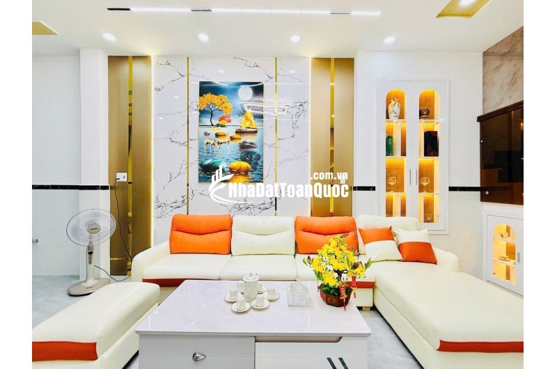 HẺM XE HƠI QUANG TRUNG — 