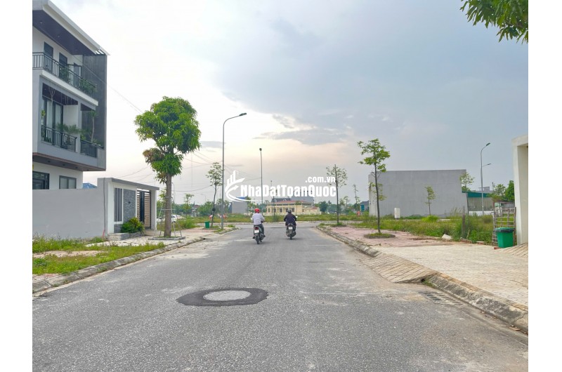 Cần bán gấp đất ngay TT  thị xã Nghi Sơn, Thanh Hóa, DT 108m2 đường 15.5m  giá chỉ 1 Tỷ.