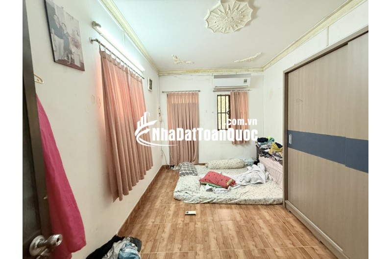 BÌNH THẠNH – GIÁP QUẬN 1 – HẺM XE HƠI THÔNG – NHÀ 3 TẦNG VUÔNG VẮN – CHỈ 5.55 TỶ
VŨ HUY TẤN – PHƯỜNG 3 – 42M² – SÁT MẶT TIỀN TRƯỜNG SA