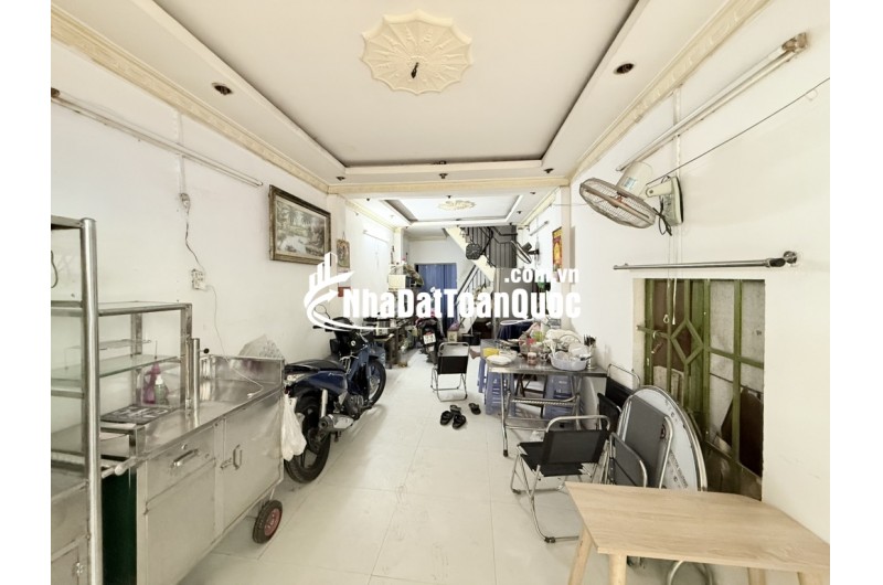 BÌNH THẠNH – GIÁP QUẬN 1 – HẺM XE HƠI THÔNG – NHÀ 3 TẦNG VUÔNG VẮN – CHỈ 5.55 TỶ
VŨ HUY TẤN – PHƯỜNG 3 – 42M² – SÁT MẶT TIỀN TRƯỜNG SA