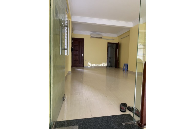 Cho thuê văn phòng tầng 1- 40 m2 tại Mễ Trì Thượng, đường ô tô tránh