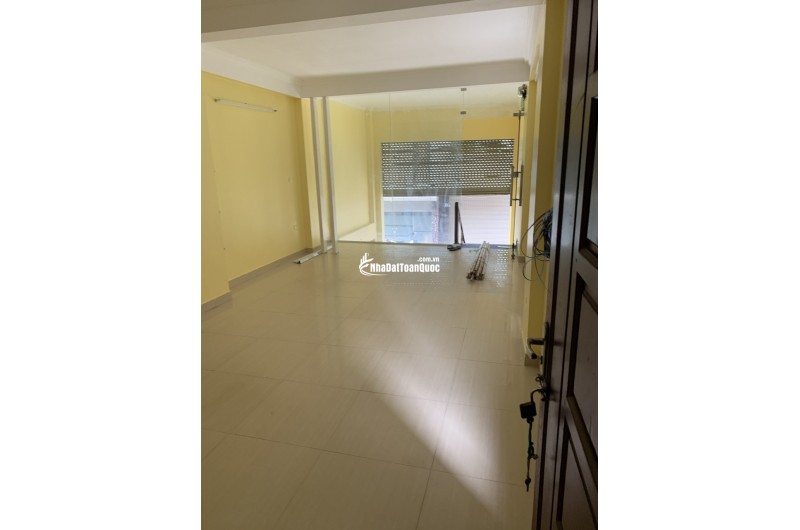 Cho thuê văn phòng tầng 1- 40 m2 tại Mễ Trì Thượng, đường ô tô tránh