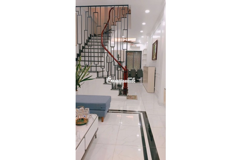 BÁN NHÀ NGỌC LÂM, LONG BIÊN, GẦN BẾN XE, TRƯỜNG HỌC, CHỢ, NHÀ PHÂN LÔ, Ô TÔ TRÁNH, FULL NỘI THẤT.
