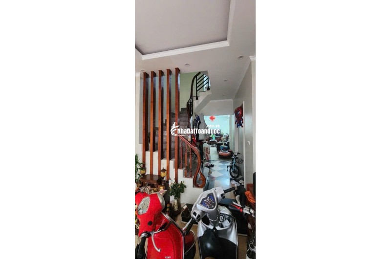 Bán nhà Lạc Long Quân Xuân La, Tây Hồ, Hà Nội!