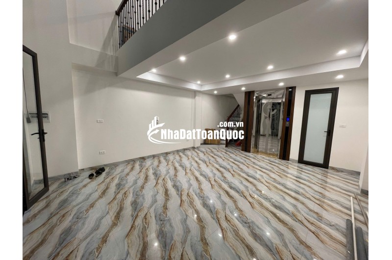 Bán Nhà Phố Hoàng Cầu - 45m x 7 Tầng Thang Máy - Ô Tô Đỗ Cửa - Giá 15,3 tỷ