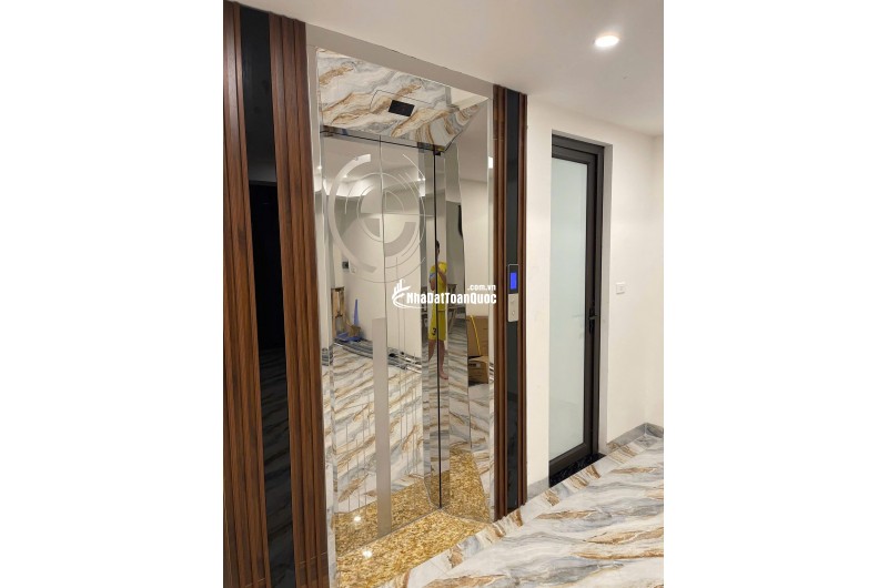Bán Nhà Phố Hoàng Cầu - 45m x 7 Tầng Thang Máy - Ô Tô Đỗ Cửa - Giá 15,3 tỷ