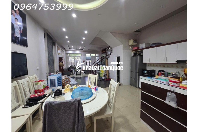 SIÊU VIP – BIỆT THỰ SÂN VƯỜN, Ở SƯỚNG GIỮA LÒNG THỦ ĐÔ
Diện tích thực tế 150m²  Mặt tiền 7.8m  Khu Cán bộ Trung ương