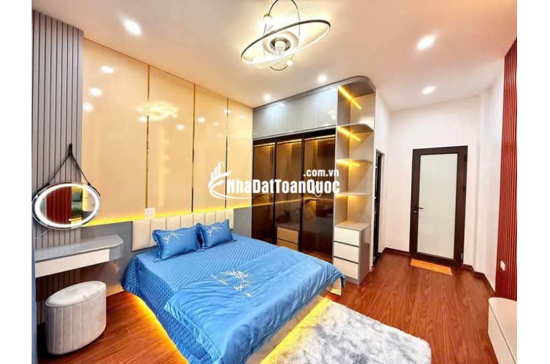 Chính chủ cần bán gấp nhà Hoàng Văn Thái 50m giá 13 tỷ khu phân lô quân đội , ô tô tránh