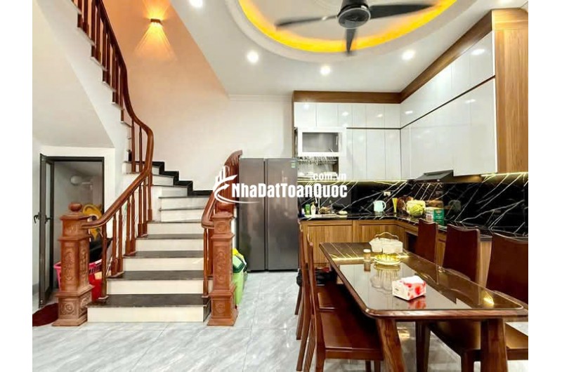 Chính chủ cần bán gấp nhà Hoàng Văn Thái 50m giá 13 tỷ khu phân lô quân đội , ô tô tránh