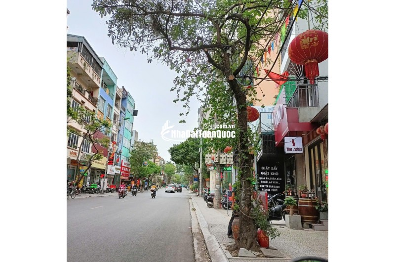 VÍP Lô góc Bà Triệu,Hà Đông,Dt 35m,4 tầng, giá 6 tỷ. Gần Ôtô, kinh doanh