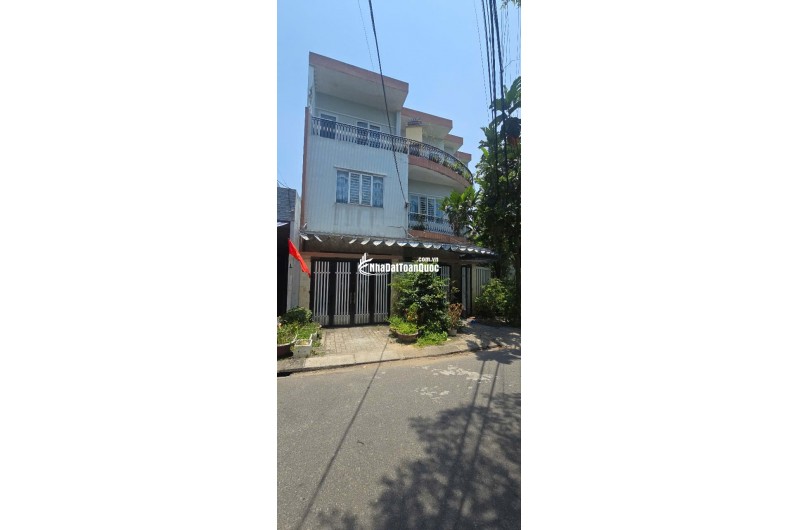 Nhà lô góc diện tích lớn vừa ở vừa có dãy nhà trọ cho thuê