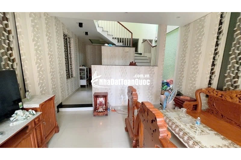 Bán nhà 82m², 3 tầng, 5PN, 5WC, Q.9, 7.15  tỷ, sổ hồng