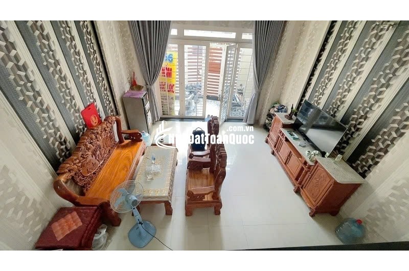 Bán nhà 82m², 3 tầng, 5PN, 5WC, Q.9, 7.15  tỷ, sổ hồng