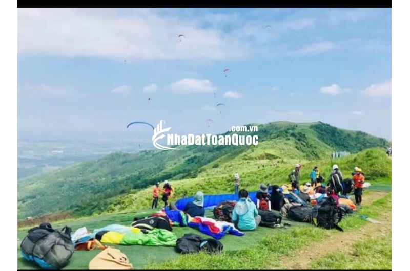 Bán đất khu vực Đồi Bù, Núi Bé, Chương Mỹ, Hà Nội. Dt 1700m có 300 ont, giá 7,5 tỷ.