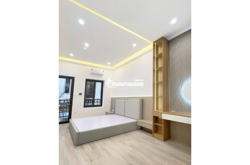 Nhà đẹp hai mặt ngõ Tôn Đức Thắng, 30m2, 6.1 tỷ, nhà xây tâm huyết, thiết kế hiện đại, khu vực trung tâm nhiều tiện tích.