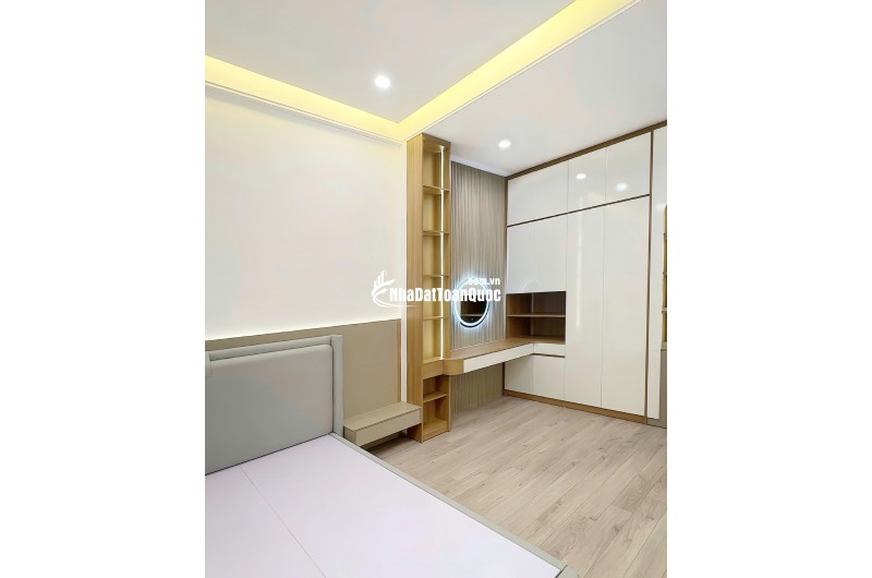Nhà đẹp hai mặt ngõ Tôn Đức Thắng, 30m2, 6.1 tỷ, nhà xây tâm huyết, thiết kế hiện đại, khu vực trung tâm nhiều tiện tích.