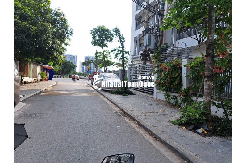 CHÍNH CHỦ BÁN GẤP LÔ ĐẤT PHÚC LỢI - LONG BIÊN 
 Lý do bán: Gia đình cần tiền cho con đi du học nước ngoài